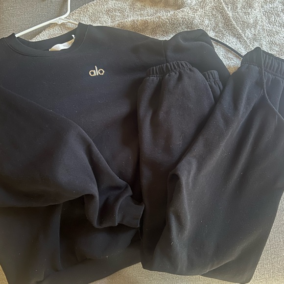 ALO Yoga Classic Black Sweatshirt & Hoodie Set - Picture 2 of 4